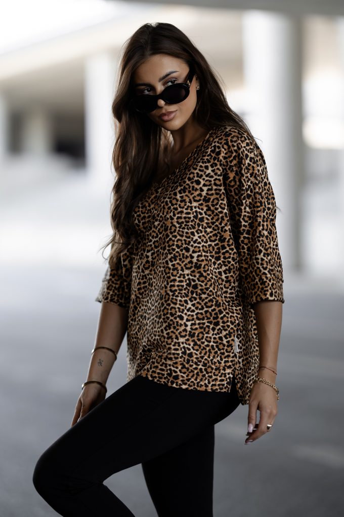 MOLLY bluza dekolt serek, panterka